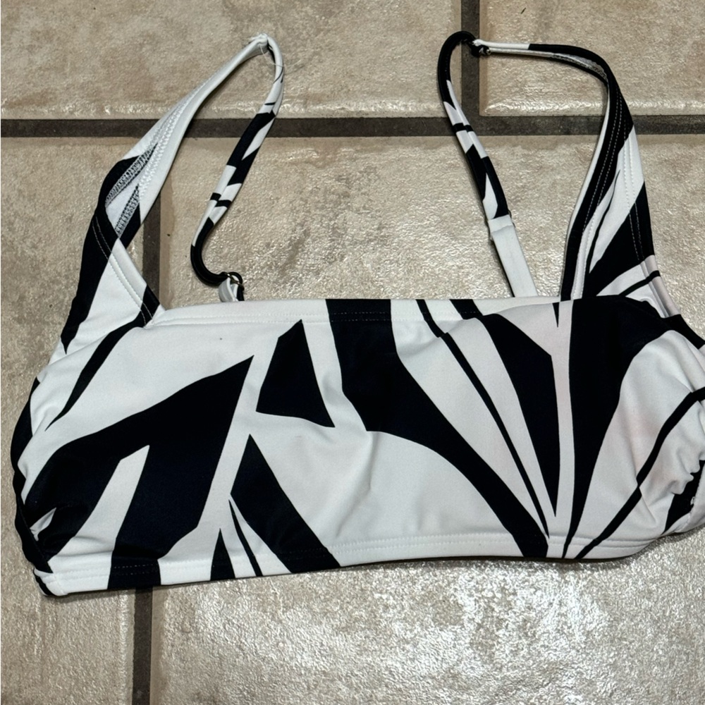 Kona Sol black and white bikini swim suit top size medium